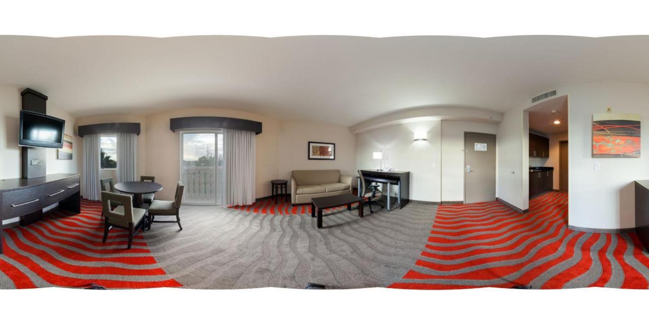 Holiday Inn Express & Suites Naples Downtown - 5Th Avenue By Ihg Luaran gambar