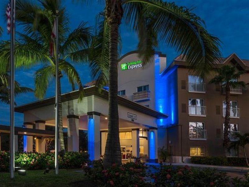 Holiday Inn Express & Suites Naples Downtown - 5Th Avenue By Ihg Luaran gambar