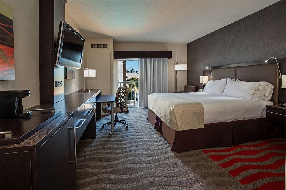 Holiday Inn Express & Suites Naples Downtown - 5Th Avenue By Ihg Luaran gambar