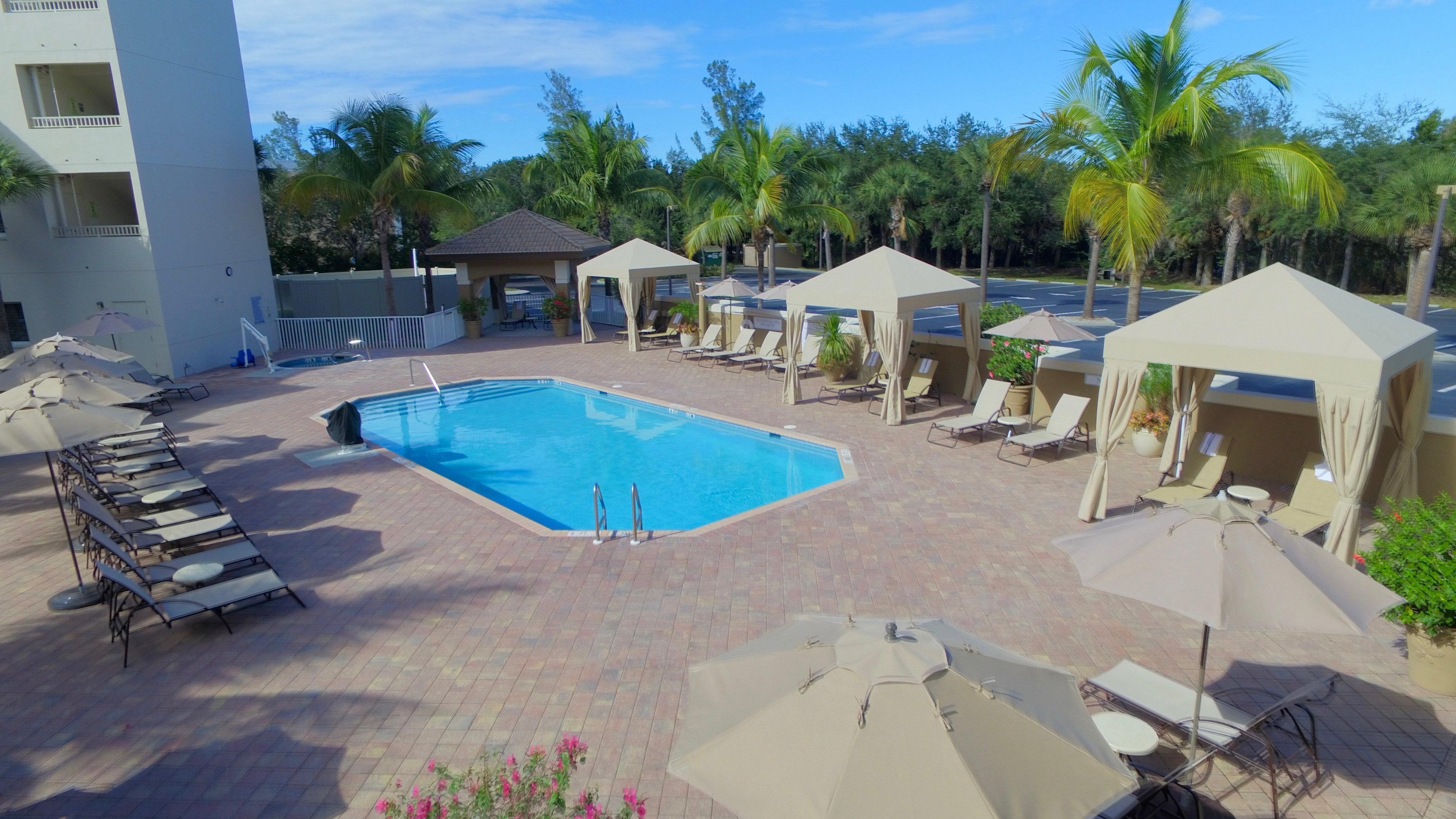 Holiday Inn Express & Suites Naples Downtown - 5Th Avenue By Ihg Luaran gambar