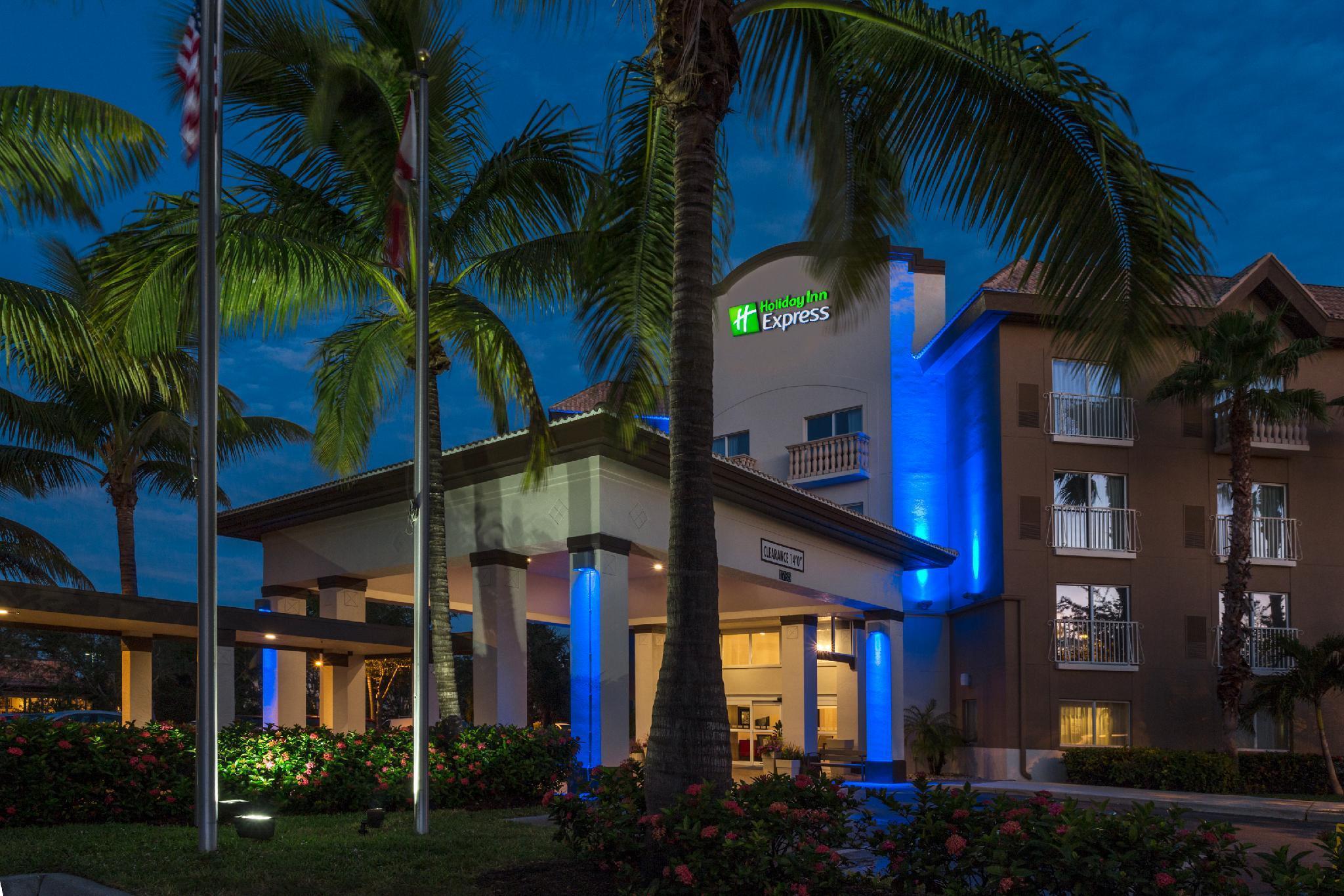 Holiday Inn Express & Suites Naples Downtown - 5Th Avenue By Ihg Luaran gambar
