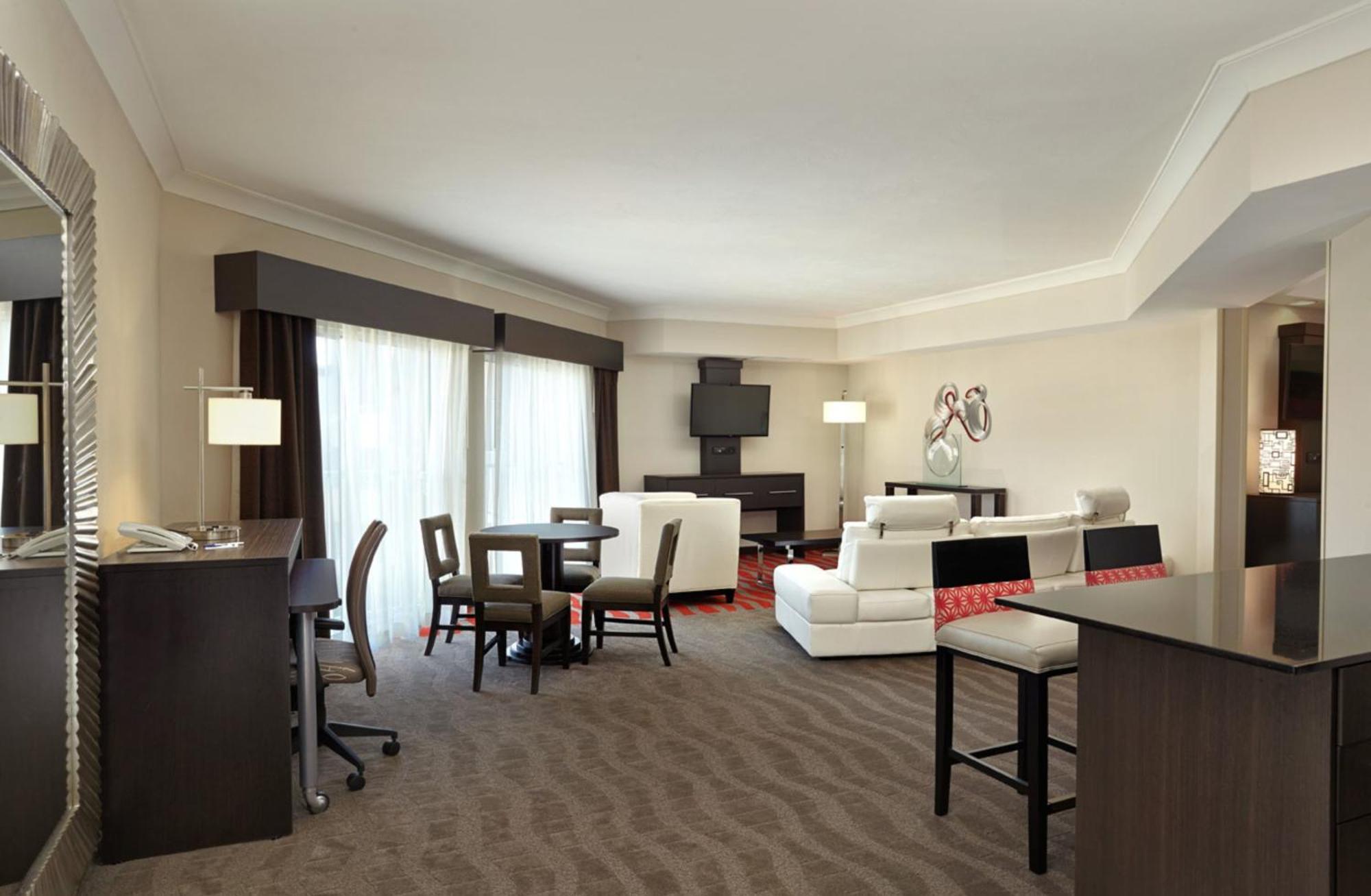 Holiday Inn Express & Suites Naples Downtown - 5Th Avenue By Ihg Luaran gambar