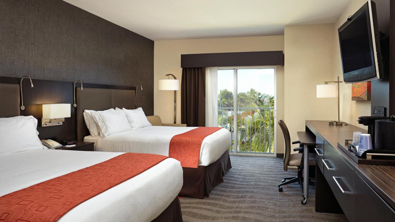 Holiday Inn Express & Suites Naples Downtown - 5Th Avenue By Ihg Luaran gambar